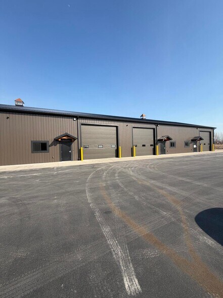 1160 Bywater Dr, Port Washington, WI à louer - Photo de l’immeuble – Image 2 sur 2
