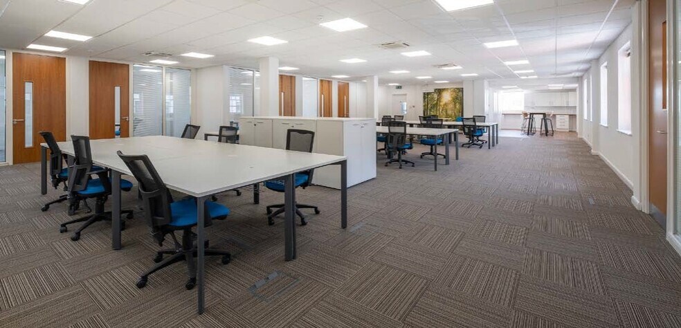 124 Bridge Rd, Chertsey à louer - Photo de l’immeuble – Image 2 sur 58