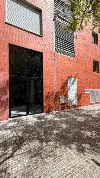 Local commercial dans Torrejón de Ardoz, Madrid à louer - Photo de l’immeuble – Image 1 sur 7