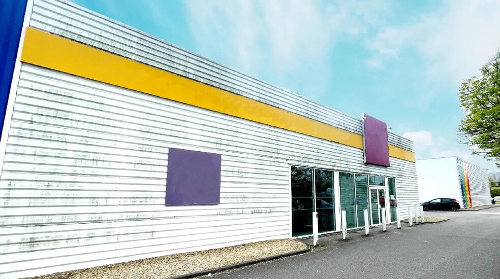 Local commercial dans Antran à louer - Photo de l’immeuble – Image 2 sur 6