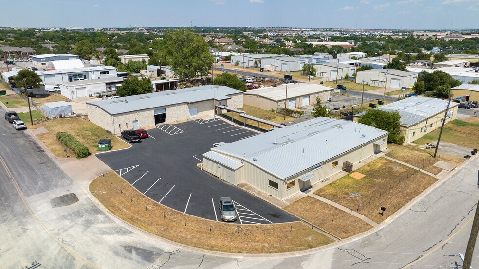 1916 Hydro Dr, Austin, TX à louer - Photo de l’immeuble – Image 2 sur 11