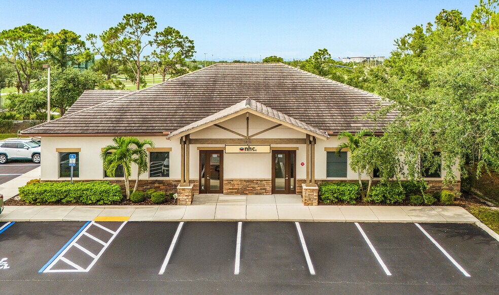 6836 International Center Blvd, Fort Myers, FL à louer - Photo de l’immeuble – Image 1 sur 8