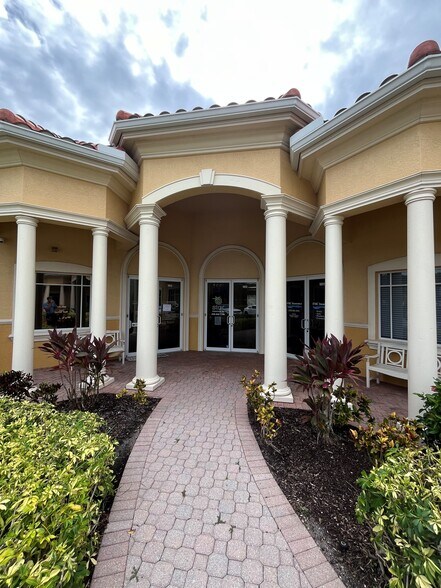 3380 Woods Edge Cir, Bonita Springs, FL à louer - Photo de l’immeuble – Image 2 sur 3