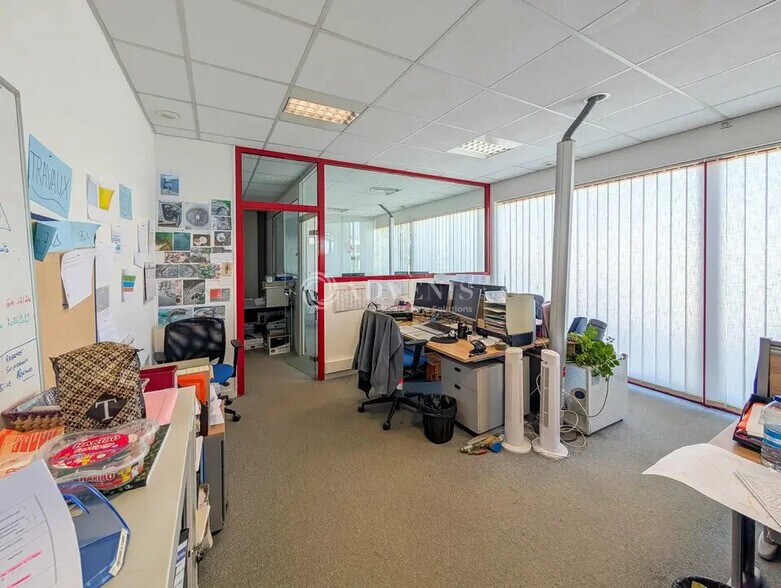 Local d’activités dans Taden à louer - Photo de l’immeuble – Image 2 sur 8