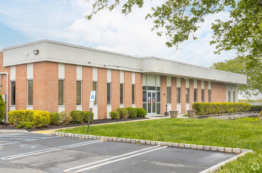 10 Fadem Rd, Springfield, NJ à louer - Photo principale – Image 1 sur 35