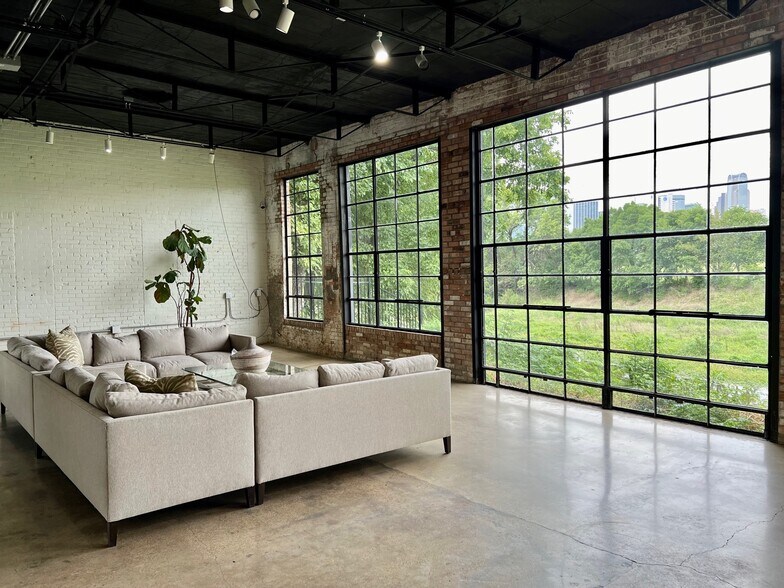 1212 S Riverfront Blvd, Dallas, TX à vendre - Photo de l’immeuble – Image 3 sur 47