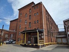 90 Dayton Ave, Passaic, NJ à louer Photo de l’immeuble– Image 1 sur 7