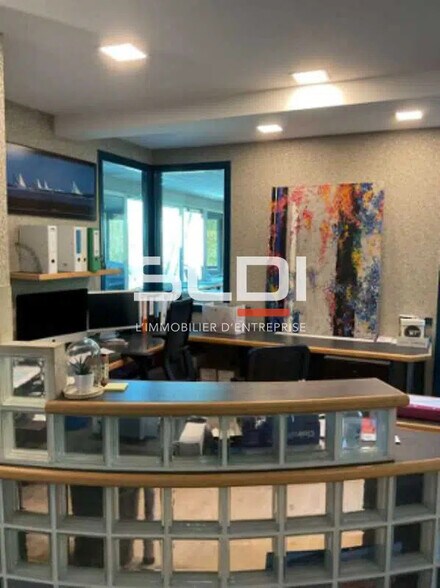 Bureau dans Lissieu à vendre - Photo de l’immeuble – Image 3 sur 7