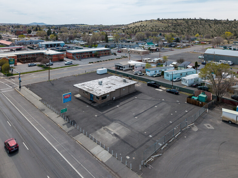 40 NW 4th St, Madras, OR à louer - Photo de l’immeuble – Image 3 sur 10