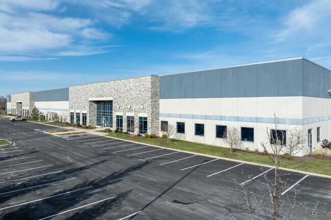 Plus de détails pour 6279 Hudson Crossing Pky, Hudson, OH - Industriel/Logistique à louer