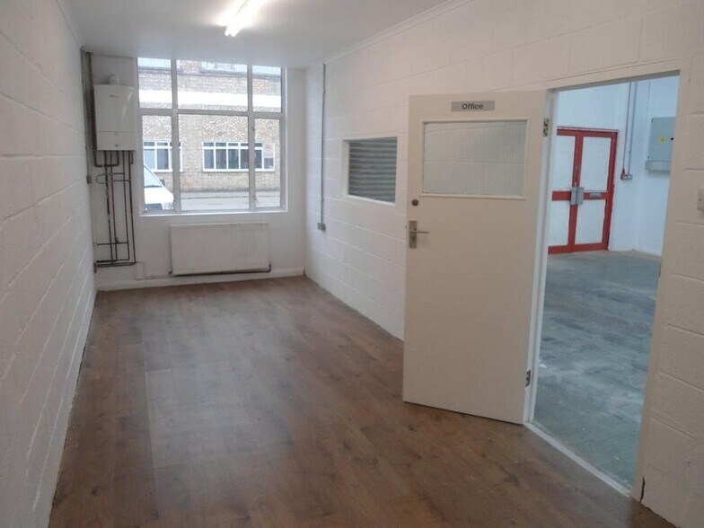 2 Courtenay Rd, Wembley à louer - Photo intérieure – Image 3 sur 14