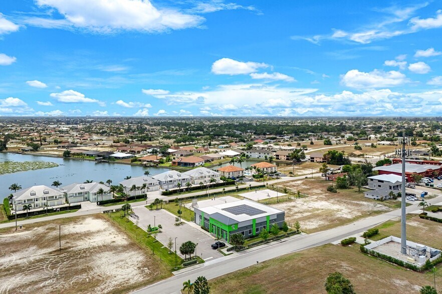 326 SW 2nd Ter, Cape Coral, FL à vendre - Aérien – Image 1 sur 5