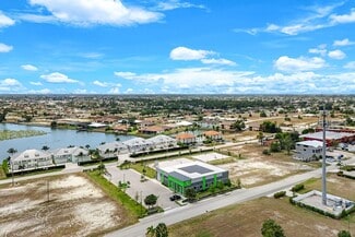 Plus de détails pour 326 SW 2nd Ter, Cape Coral, FL - Bureau à vendre