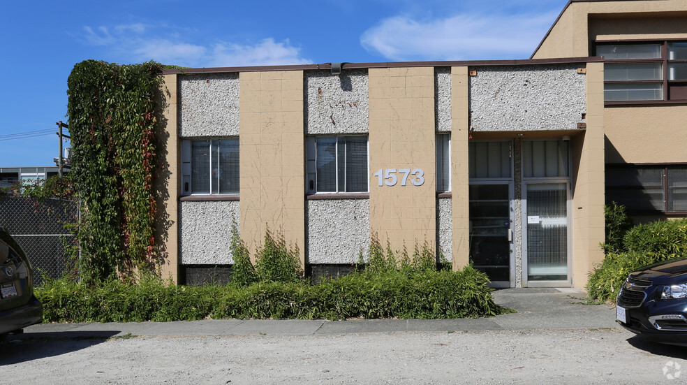 1573 E Pender St, Vancouver, BC à louer - Photo de l’immeuble – Image 3 sur 3