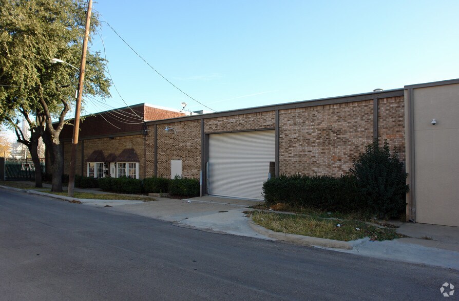 2214 Sulphur St, Dallas, TX à louer - Photo de l’immeuble – Image 2 sur 2