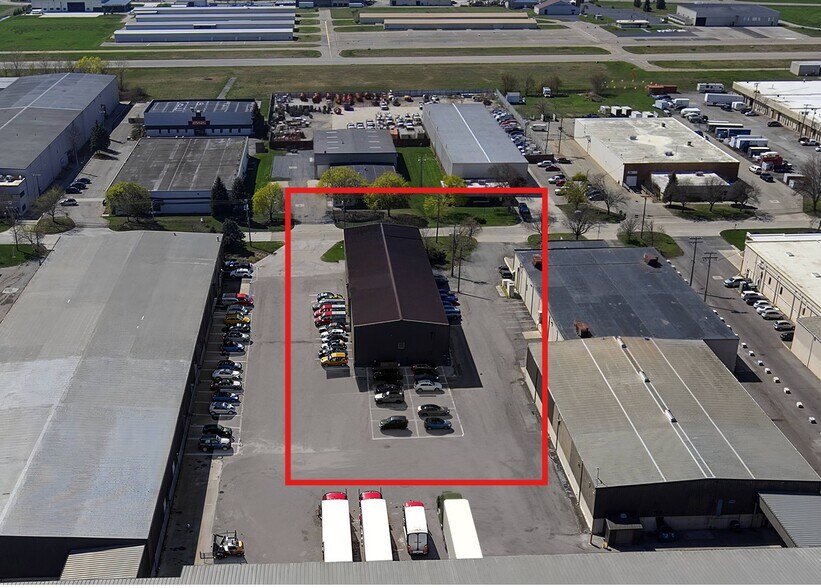 8460 Ronda Dr, Canton, MI à vendre - Aérien – Image 2 sur 3