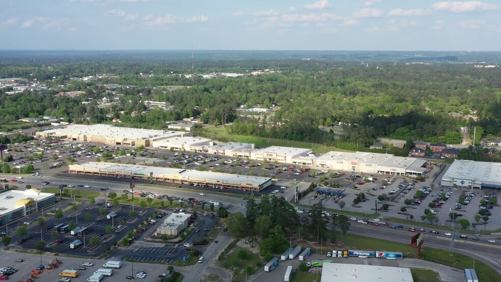 266 Bobby Jones Expy, Augusta, GA à louer - Vidéo aérienne – Image 2 sur 5