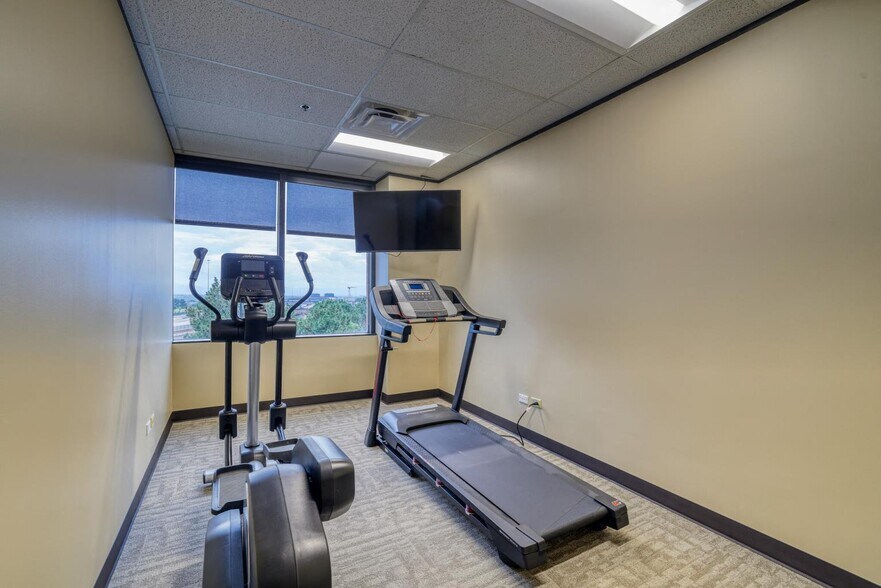 3300 S Parker Rd, Aurora, CO à louer - Photo intérieure – Image 2 sur 17