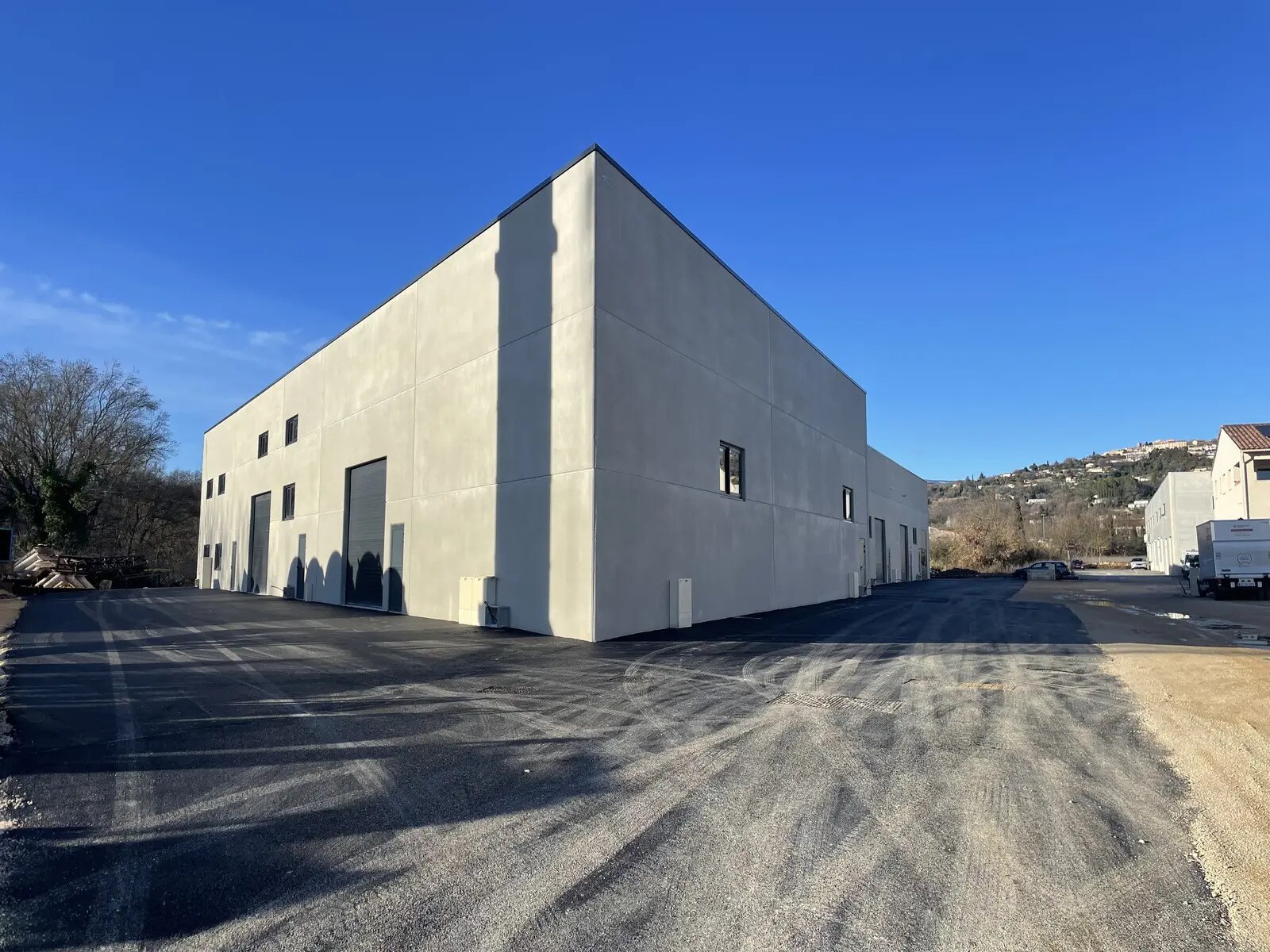 Local d'activités dans Montauroux à vendre Photo de l’immeuble– Image 1 sur 5