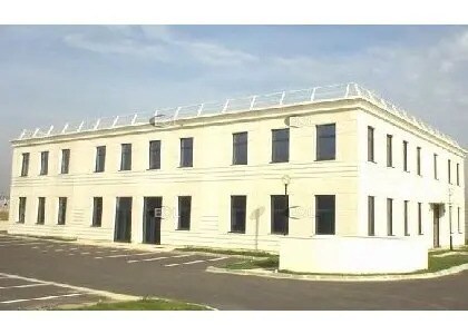 Local d’activités dans Créteil à louer - Photo de l’immeuble – Image 1 sur 7