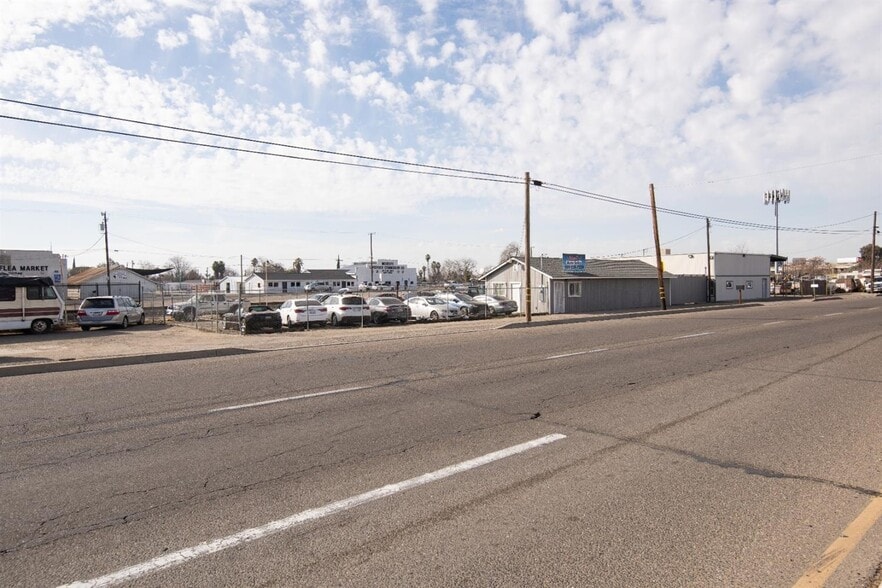 1095 S 9th St, Modesto, CA à vendre - Photo principale – Image 1 sur 10