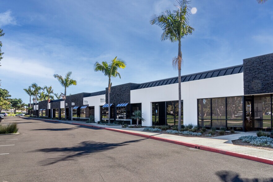 5205 Avenida Encinas, Carlsbad, CA à louer - Photo de l’immeuble – Image 2 sur 22