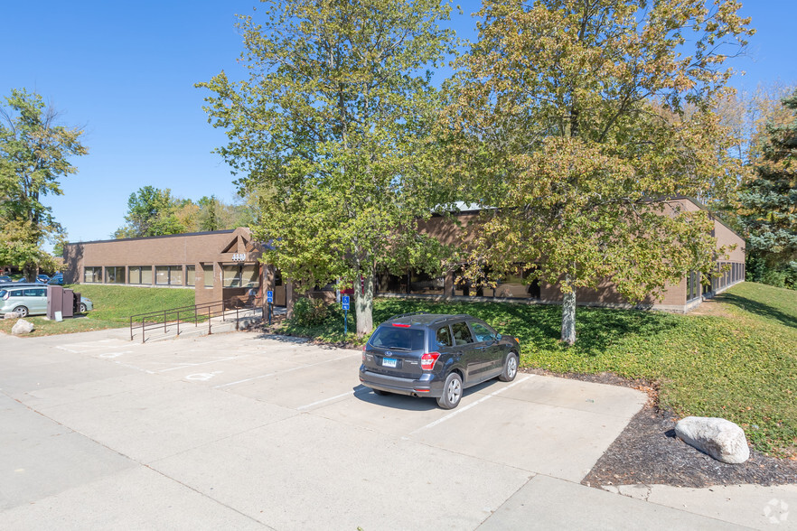 4430-4438 Carver Woods Dr, Blue Ash, OH à vendre - Photo de l’immeuble – Image 2 sur 16