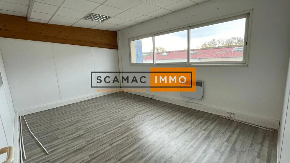 Bureau dans Morainvilliers à vendre - Photo de l’immeuble – Image 1 sur 11
