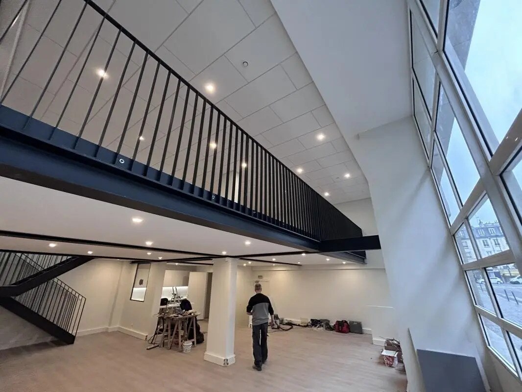 Bureau dans Paris à vendre Photo de l’immeuble– Image 1 sur 7