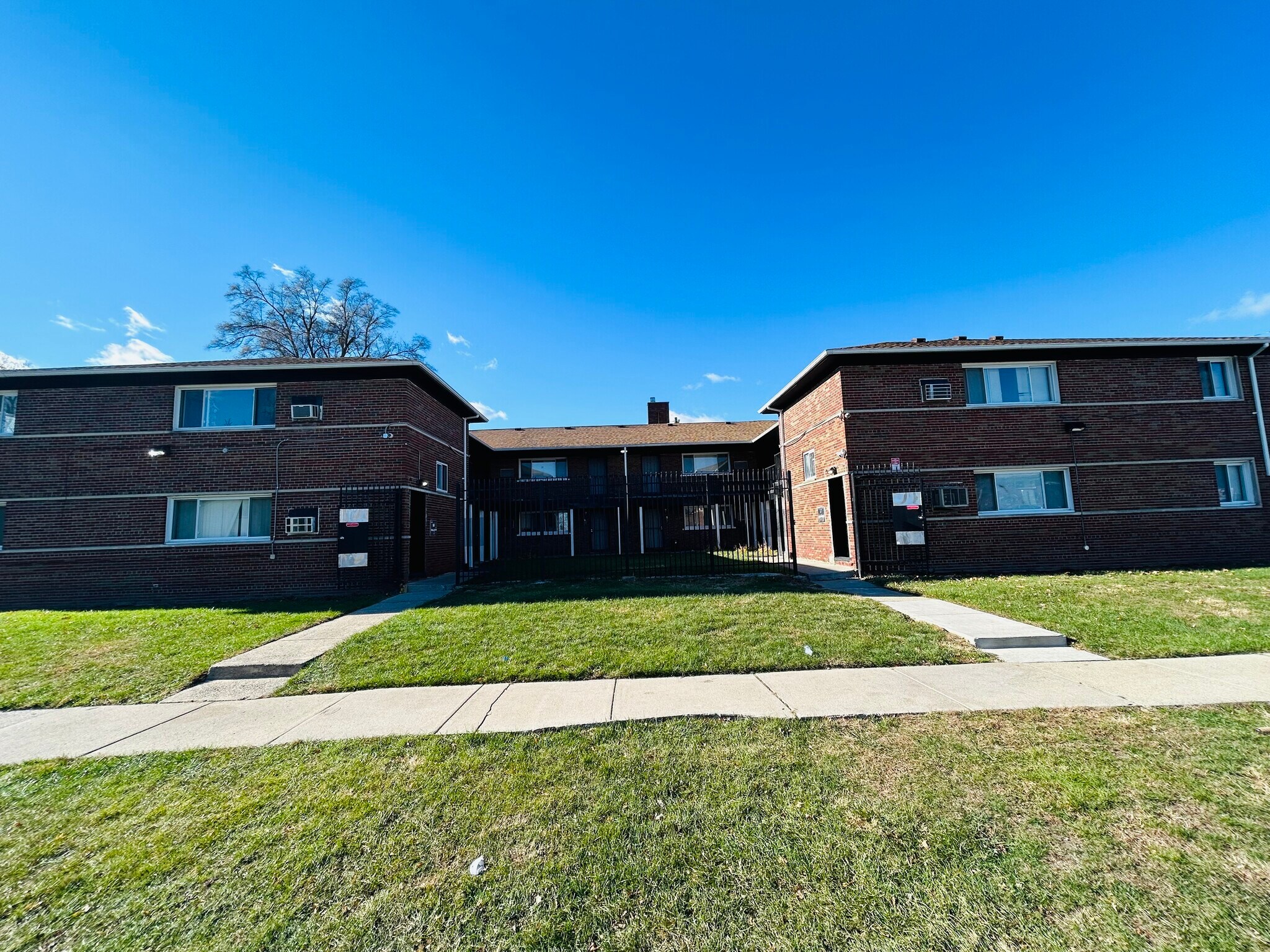 15211 Fenkell St, Detroit, MI à vendre Photo de l’immeuble– Image 1 sur 12