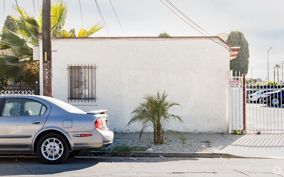 1222 E 78th St, Los Angeles, CA à vendre - Photo de l’immeuble – Image 3 sur 4