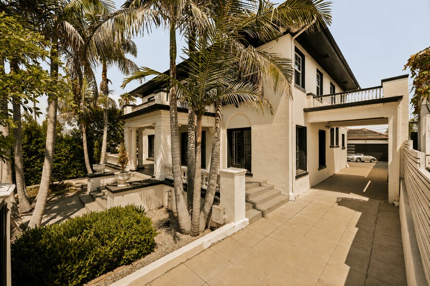 564 N Normandie Ave, Los Angeles, CA à vendre - Photo de l’immeuble – Image 2 sur 10