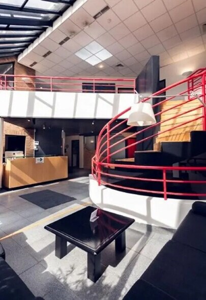 Bureau dans Suresnes à vendre - Photo de l’immeuble – Image 2 sur 22