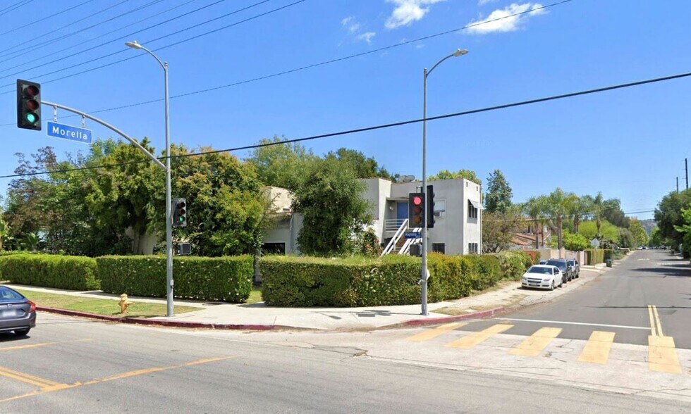 11758 Magnolia Blvd, Valley Village, CA à vendre - Photo principale – Image 1 sur 14