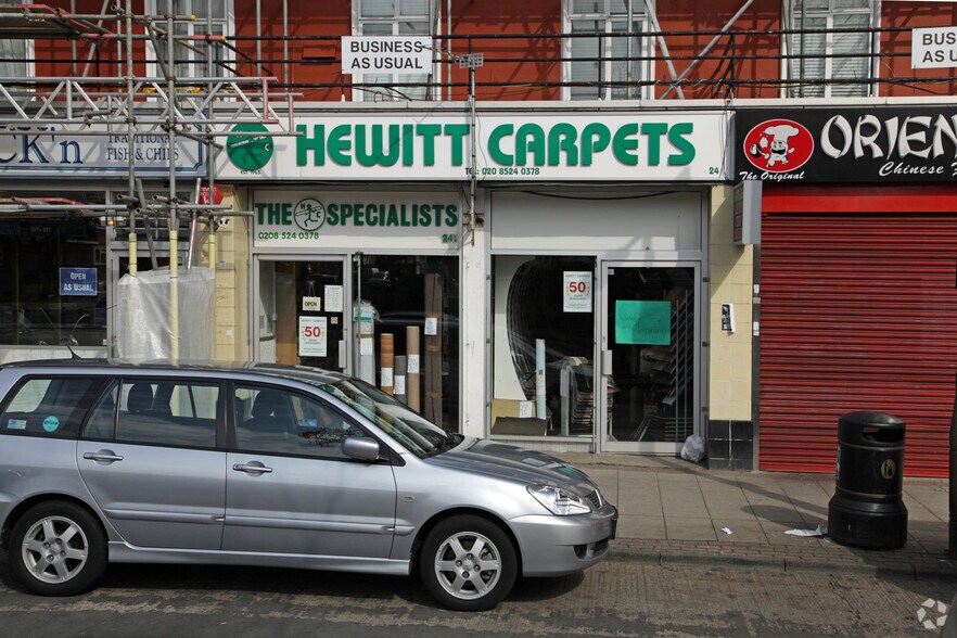 24-24A Hatch Ln, Londres à louer - Photo de l’immeuble – Image 3 sur 3