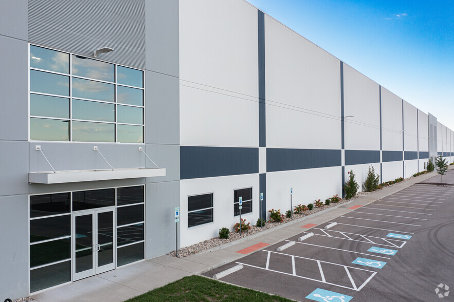 200 Richard Knock Hwy, Walton, KY à louer - Photo de l’immeuble – Image 3 sur 4