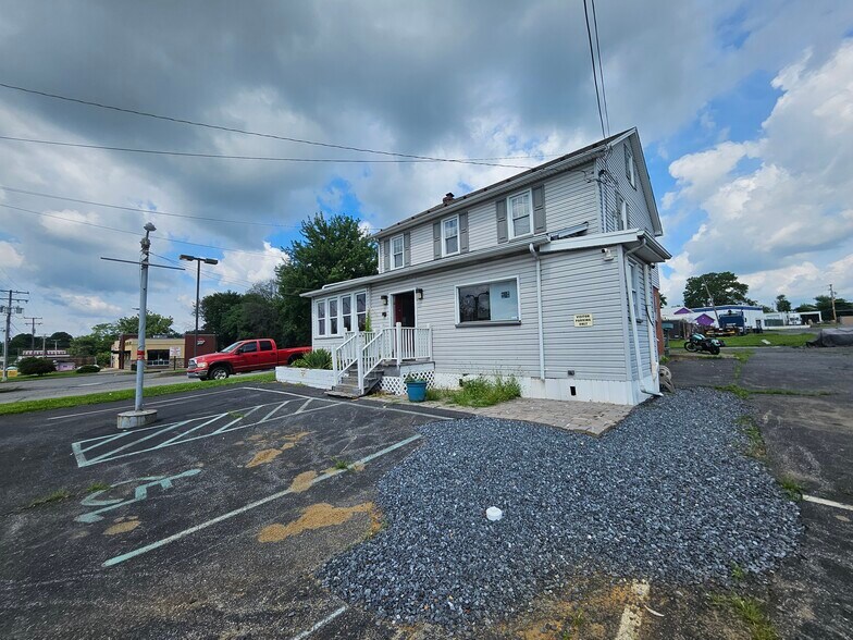 2511 Freemansburg Ave, Easton, PA à louer - Photo de l’immeuble – Image 2 sur 11