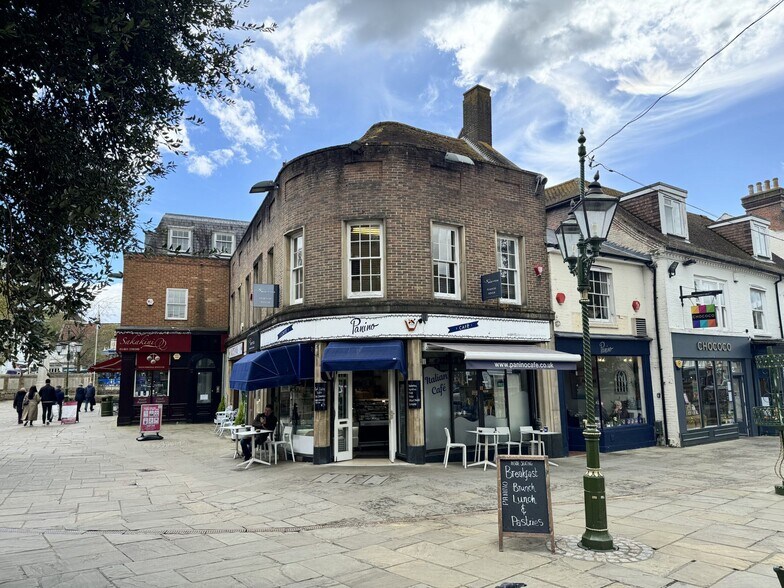 43-44B Carfax, Horsham à vendre - Photo de l’immeuble – Image 2 sur 6