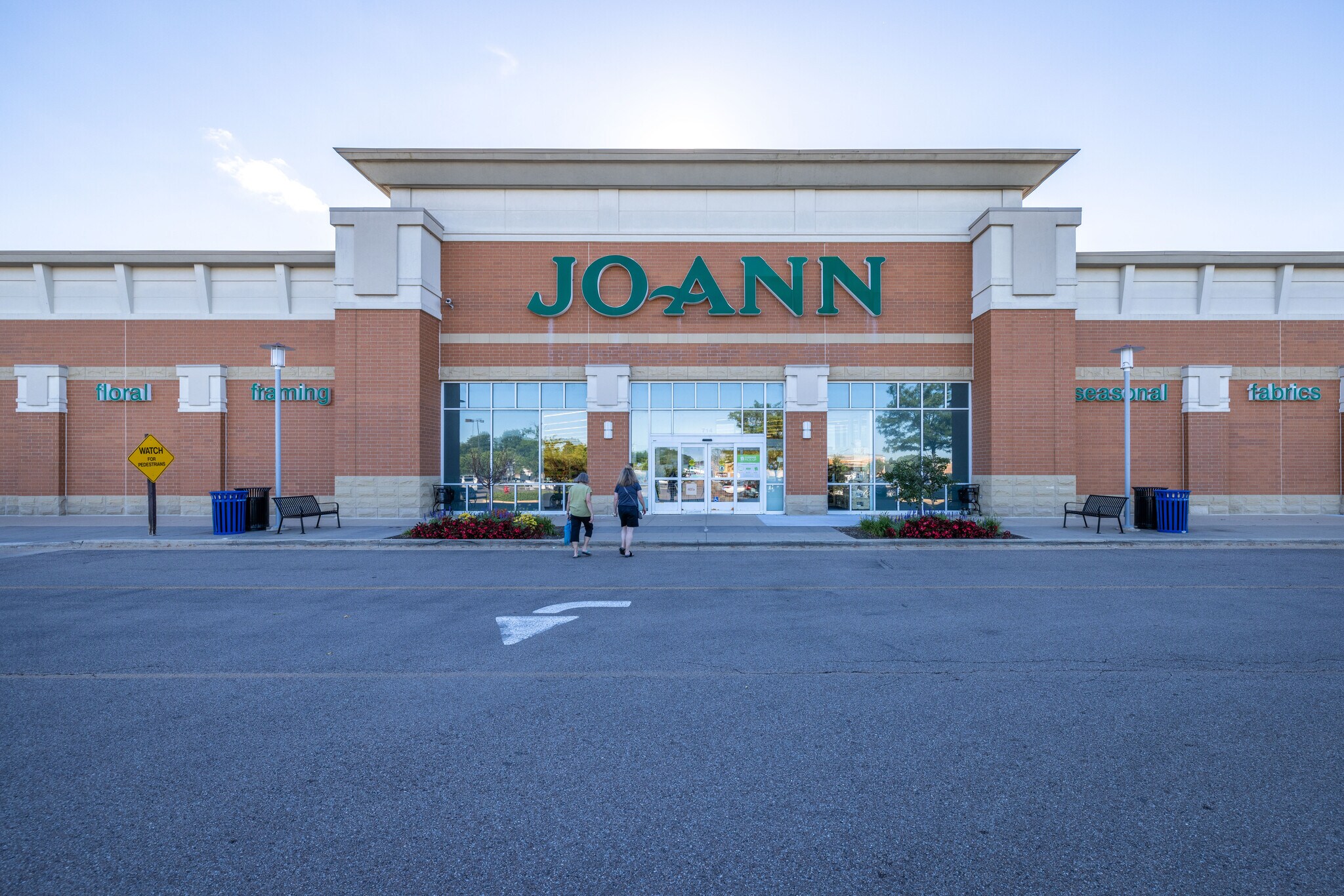 602 Commons Dr, Geneva, IL à louer Photo de l’immeuble– Image 1 sur 9