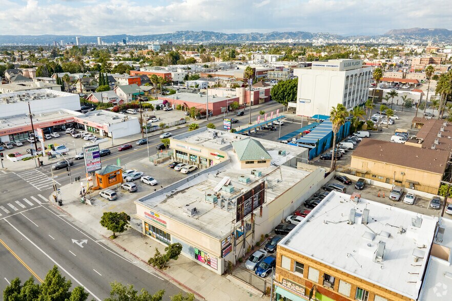 2181 W Washington Blvd, Los Angeles, CA à louer - Photo de l’immeuble – Image 3 sur 30