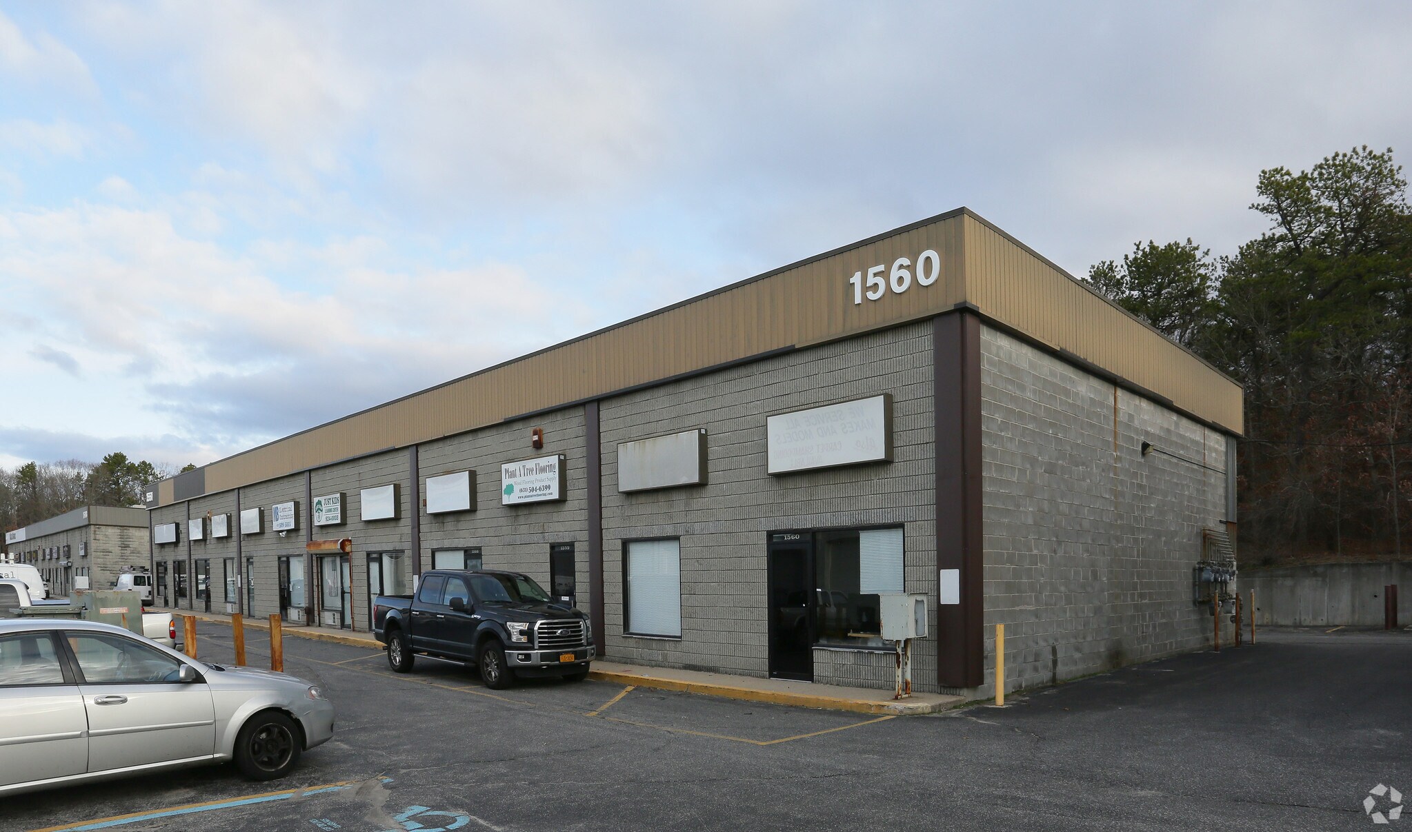 1551-1560 Rocky Point Rd, Middle Island, NY à louer Photo principale– Image 1 sur 6