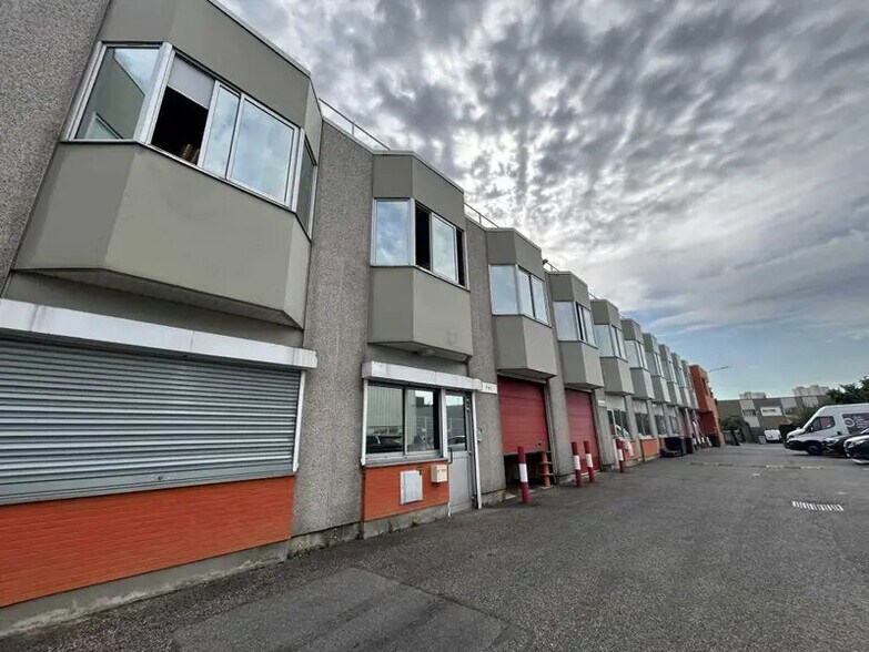 Local d’activités dans Villejuif à louer - Photo de l’immeuble – Image 1 sur 13