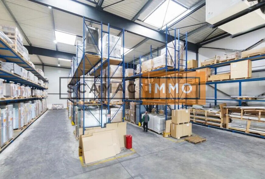 Local d'activités dans Vaires-sur-Marne à vendre - Photo de l’immeuble – Image 1 sur 6