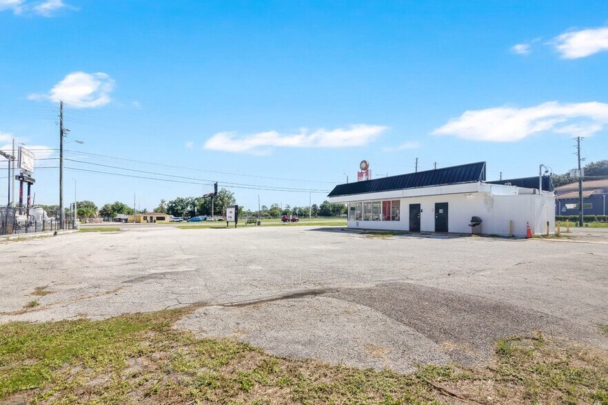 9710 E Colonial Dr, Orlando, FL à vendre - Photo de l’immeuble – Image 2 sur 29