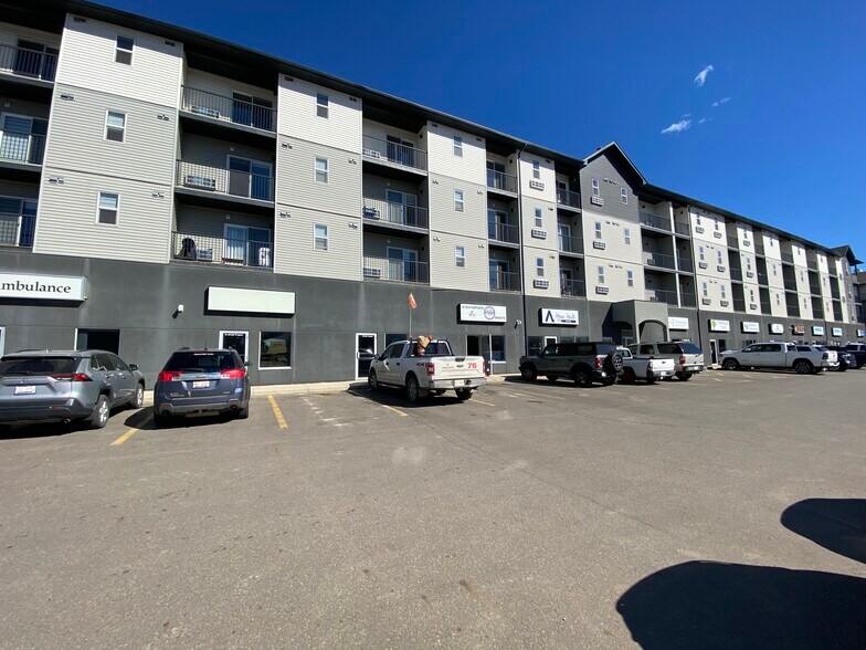 8106 Fraser Av, Fort McMurray, AB à louer - Photo de l’immeuble – Image 3 sur 5