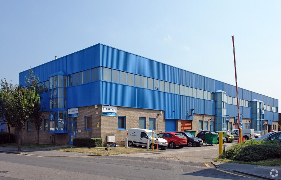 1-4 Swan Close, Croydon à louer - Photo de l’immeuble – Image 3 sur 3