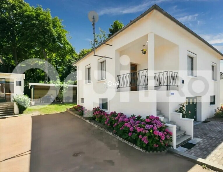 Local d'activités dans Néris-les-Bains à vendre - Photo de l’immeuble – Image 2 sur 12