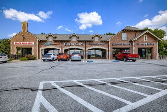 587-597 N 155th Plz, Omaha, NE à louer Photo de l’immeuble– Image 2 sur 3