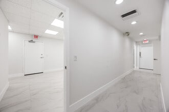 150 NW 70th Ave, Plantation, FL à louer Photo intérieure– Image 2 sur 14