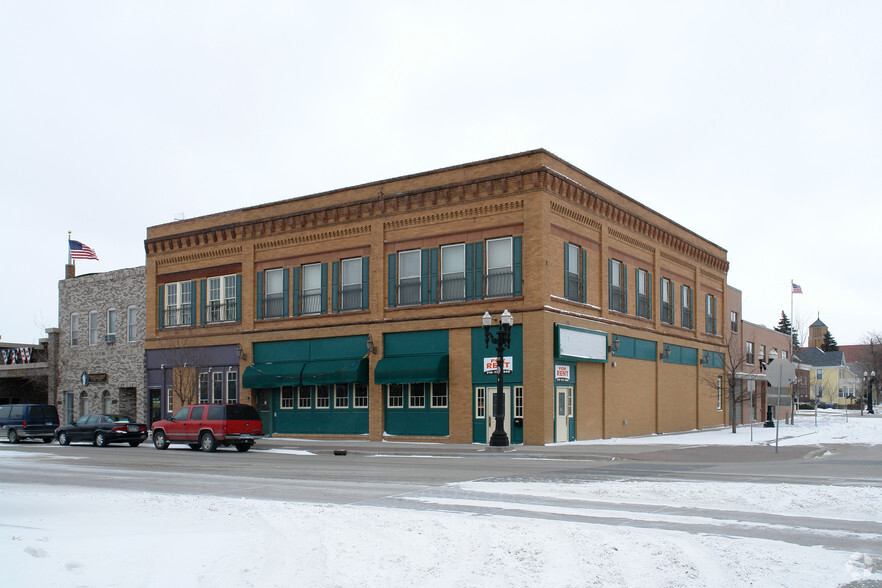 300-306 Demers Ave, East Grand Forks, MN à vendre - Photo principale – Image 1 sur 2